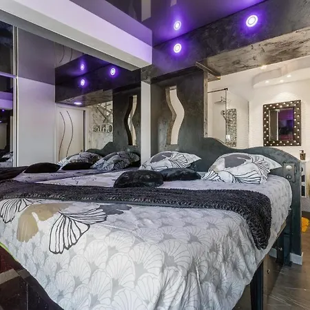 Luxury Duplex Naturiste Sea View Apartmán *